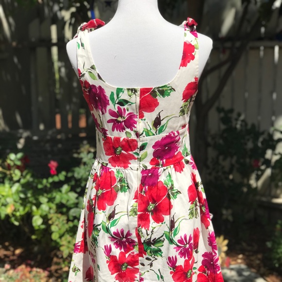 B. Smart Floral Fit and Flare - Picture 2 of 4